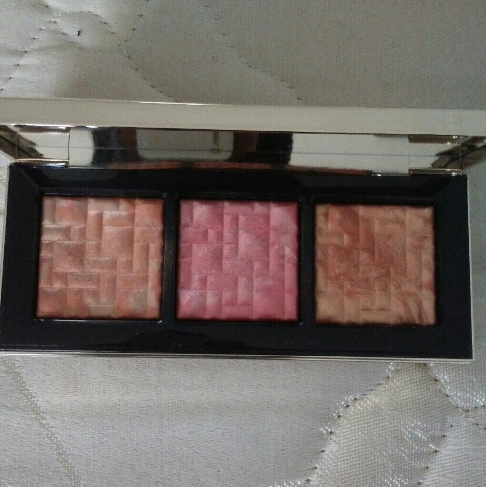 Bobbi Brown Bobbi to Glow highlighting trio - Picture 4 of 4